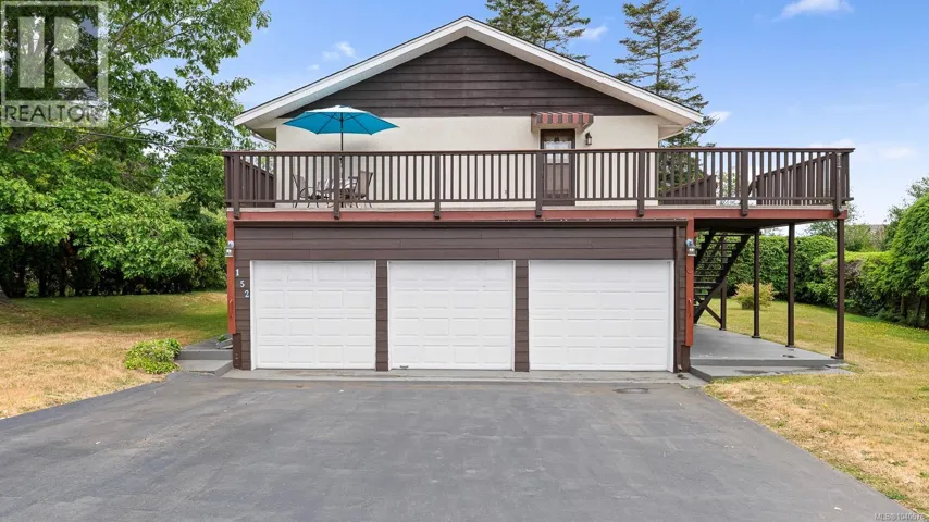 152 Carthew St, Comox, British Columbia V9M1T3