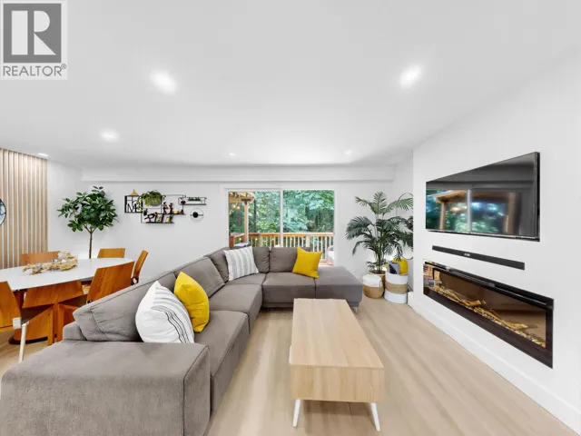 1270 PREMIER STREET, North Vancouver, British Columbia V7J2H4
