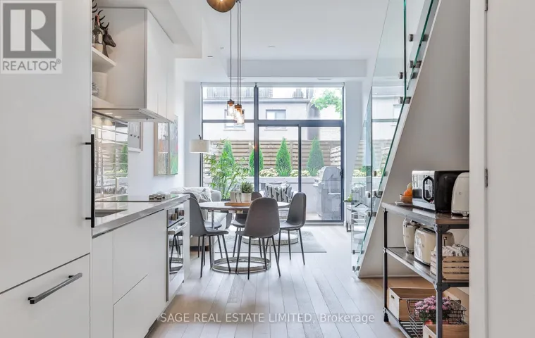 110 - 35 WABASH AVENUE, Toronto (Roncesvalles), Ontario M6R0A9