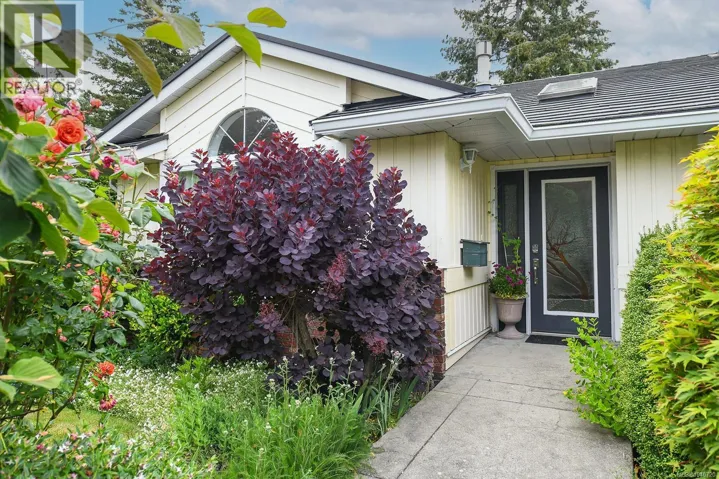 2136 Bolt Ave, Comox, British Columbia V9M3L6