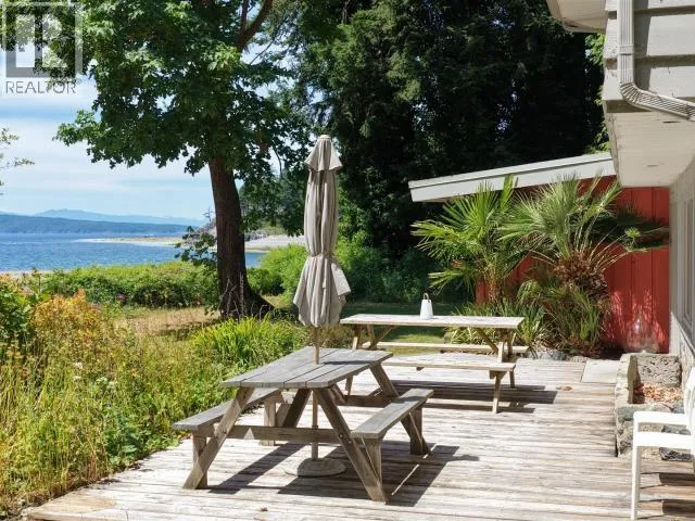 7987 TRAFFE RD, Powell River, British Columbia V8A0R6