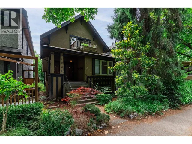 1924 KITCHENER STREET, Vancouver, British Columbia V5L2W7