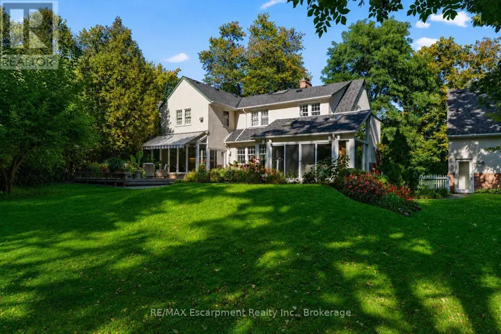 74 HOWARD AVENUE, Oakville (OO Old Oakville), Ontario L6J3Y5
