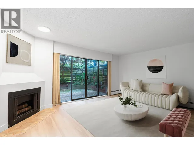 102 747 17TH STREET, West Vancouver, British Columbia V7V3T4