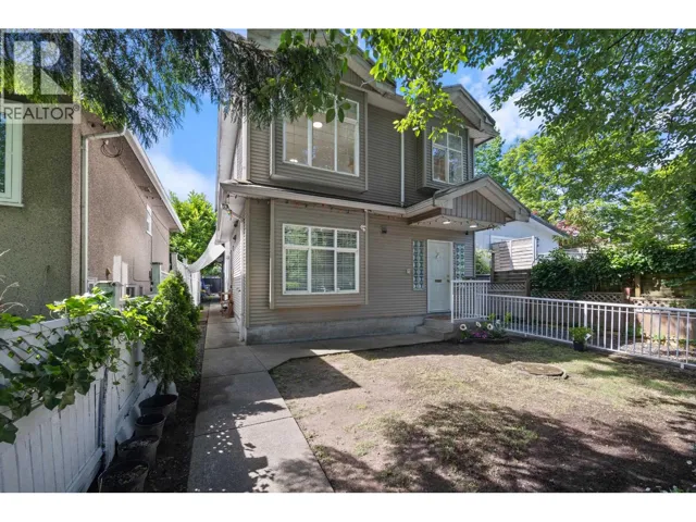 2320 DUNDAS STREET, Vancouver, British Columbia V5L1K1