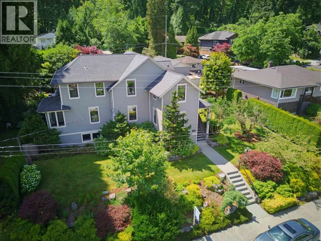 2209 ST. GEORGE STREET, Port Moody, British Columbia V3H2G1