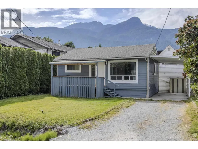 37937 FOURTH AVENUE, Squamish, British Columbia V8B0P7