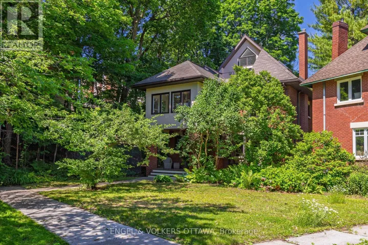 516 QUEEN ELIZABETH DRIVE, Ottawa, Ontario K1S3N4