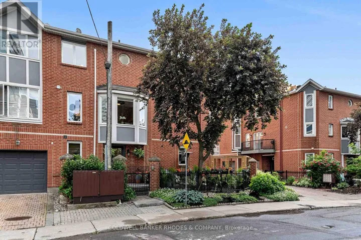 372 LISGAR STREET, Ottawa, Ontario K2P2J3
