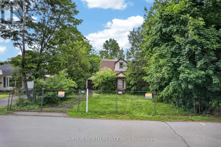 305 MOUNTBATTEN AVENUE, Ottawa, Ontario K1H5W2