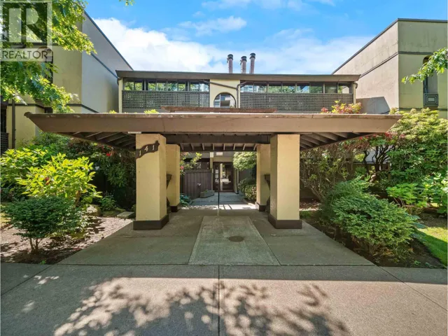 210 141 W 13TH STREET, North Vancouver, British Columbia V7M1N5