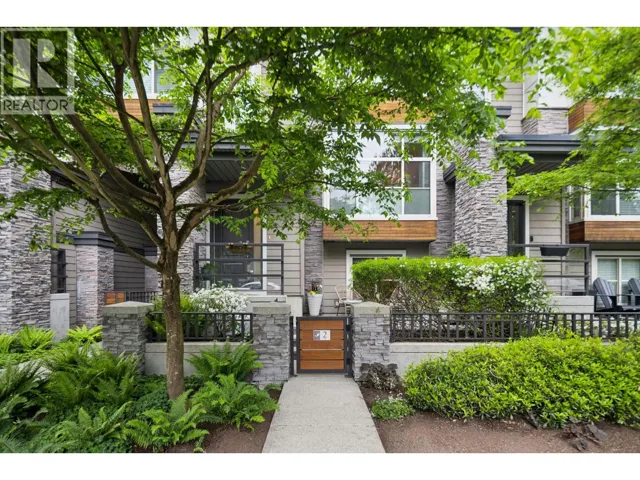 2 3025 BAIRD ROAD, North Vancouver, British Columbia V7K2G5