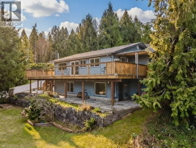 5808 SKOOKUMCHUK ROAD, Sechelt, British Columbia V7Z0P3