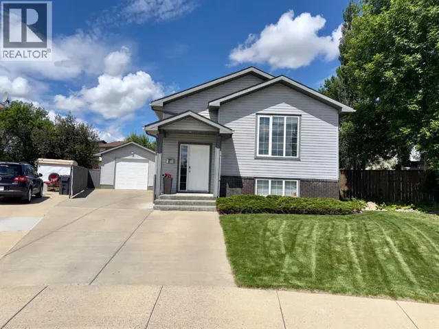 40 MicMac Court W, Lethbridge, Alberta T1K7P9