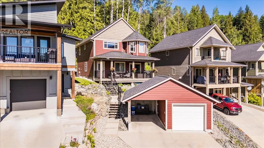 740 REDSTONE Drive, Rossland, British Columbia V0G1Y0
