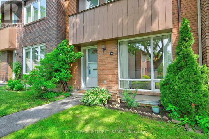 2111 MONTREAL ROAD, Ottawa, Ontario K1J8M8