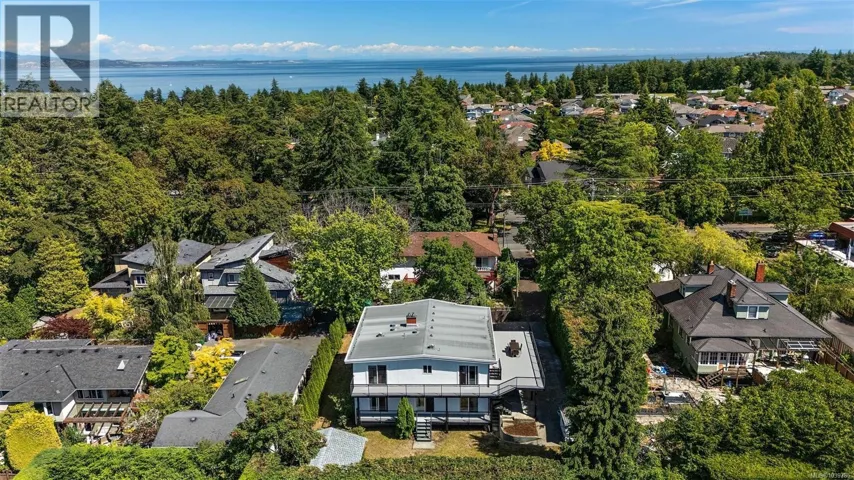 B 4450 Tyndall Ave, Saanich, British Columbia V8N3S1