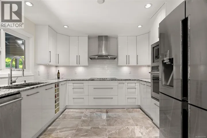 B 4450 Tyndall Ave, Saanich, British Columbia V8N3S1
