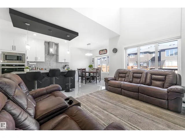 16212 32 AV SW, Edmonton, Alberta T6W4P2