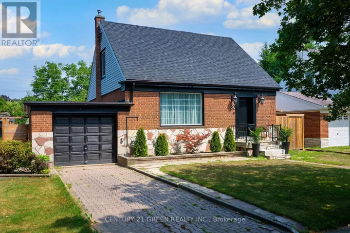 32 CASTLEBAR ROAD, Toronto (Stonegate-Queensway), Ontario M8Z2J5