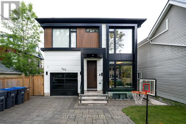 585 MONTBECK CRESCENT, Mississauga (Lakeview), Ontario L5G1N9