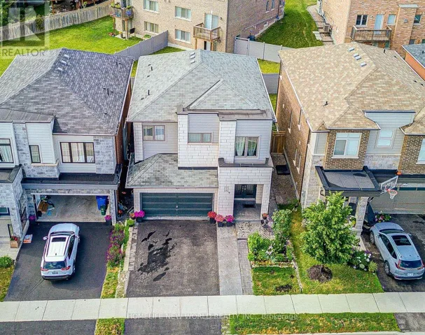 74 TANGO CRESCENT, Newmarket (Woodland Hill), Ontario L3X0K4