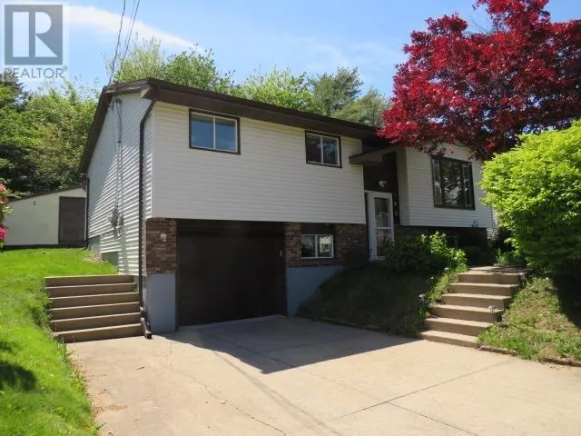 102 Pondicherry Crescent, Dartmouth, Nova Scotia B2W5C5