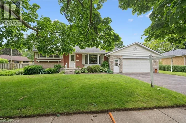 77 MAYWOOD Road, Kitchener, Ontario N2C2A2