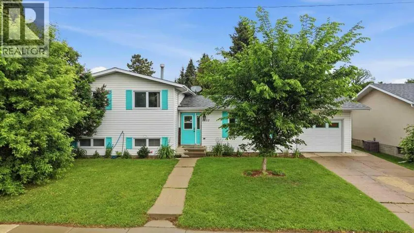 5632 48 Avenue, Lacombe, Alberta T4L1M7