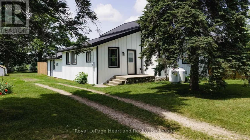 2010 ALMA STREET N, Howick, Ontario N0G1X0