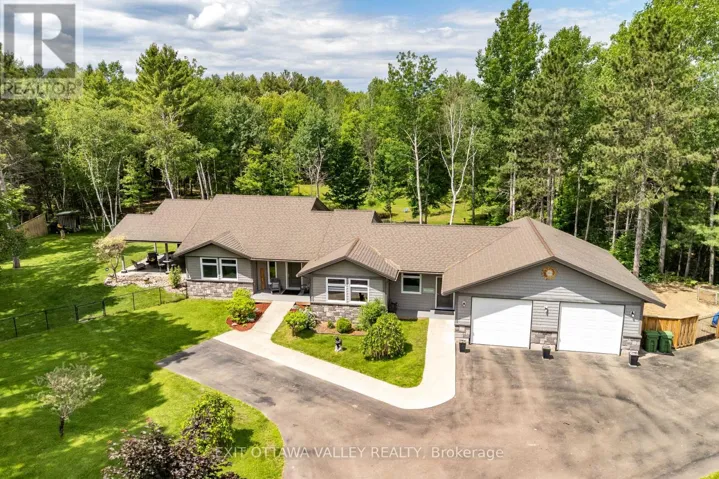 301 DORAN ROAD, Petawawa, Ontario K8H2W8