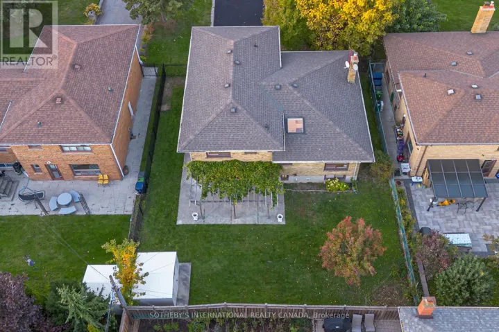 34 EUPHRASIA DRIVE, Toronto (Yorkdale-Glen Park), Ontario M6B3V9