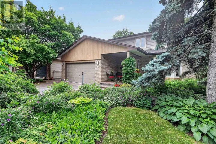 22 LYNHURST AVENUE, Ottawa, Ontario K1V9W7