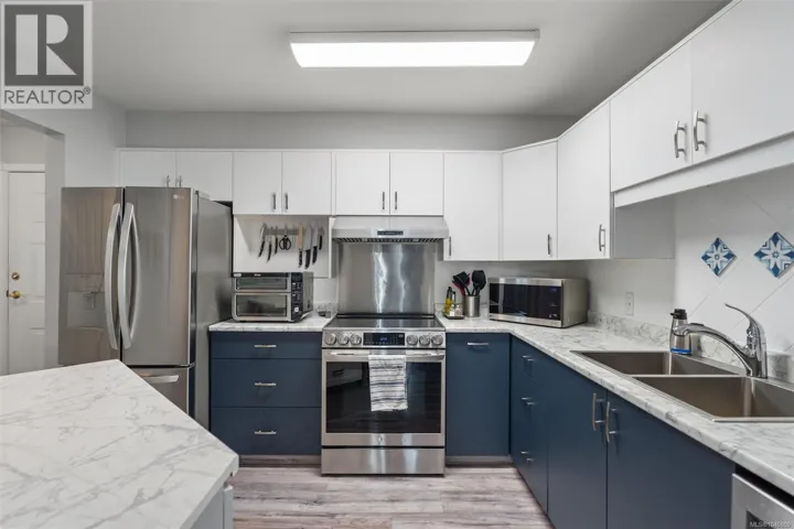 102 3931 Shelbourne St, Saanich, British Columbia V8P4H9