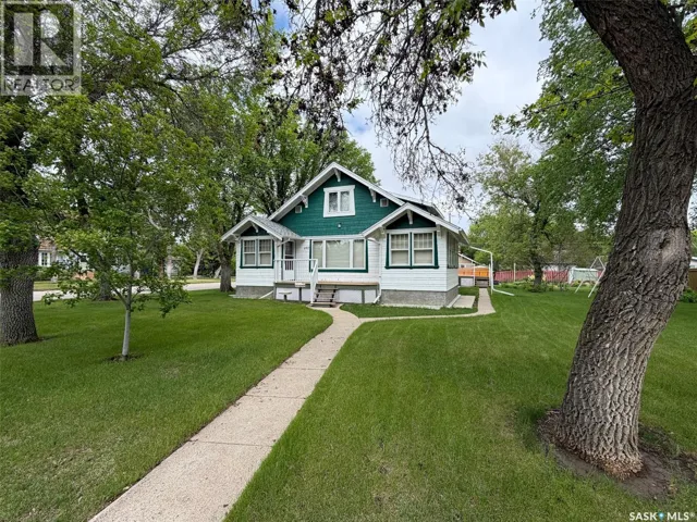 692 2nd STREET E, Shaunavon, Saskatchewan S0N2M0