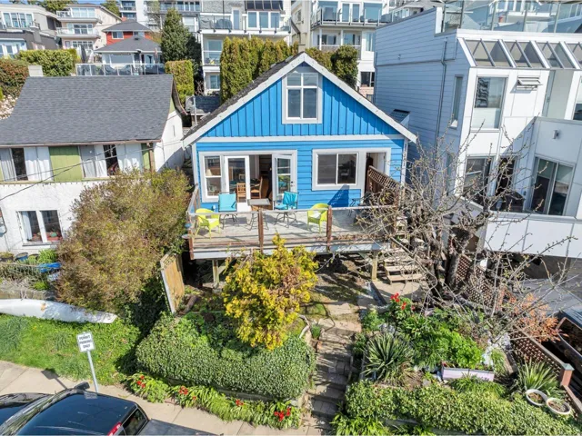 15161 VICTORIA AVENUE, White Rock, British Columbia V4B1G5
