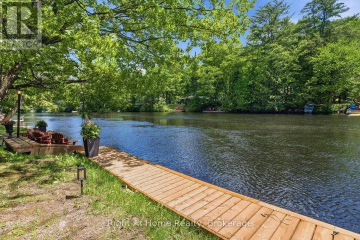 1074 HOLIDAY PARK DRIVE, Bracebridge (Macaulay), Ontario P1L1W9