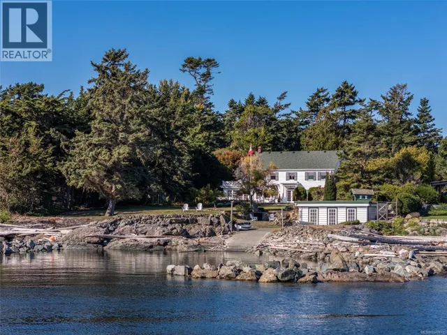 3045 McAnally Rd, Saanich, British Columbia V8N1T3