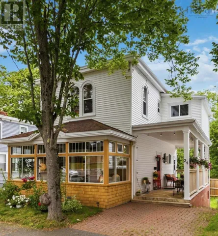 24 Queen Street, Bridgewater, Nova Scotia B4V1P1