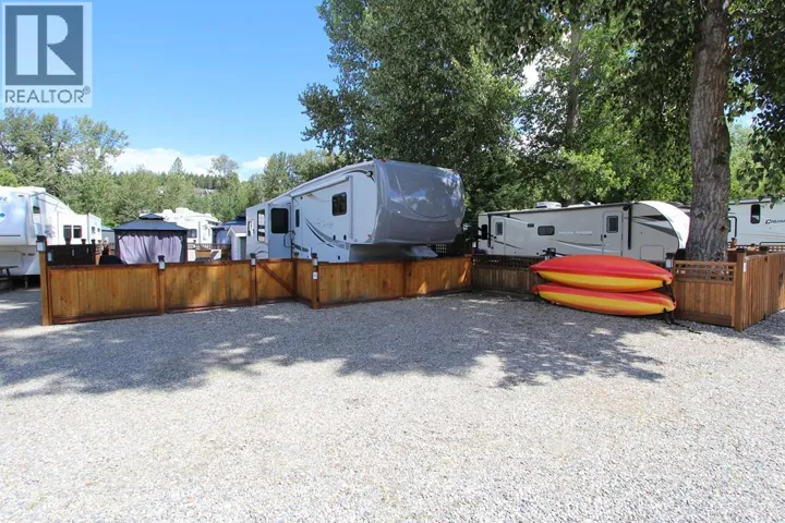 3 Heron Lane, Lee Creek, British Columbia V0E1M4