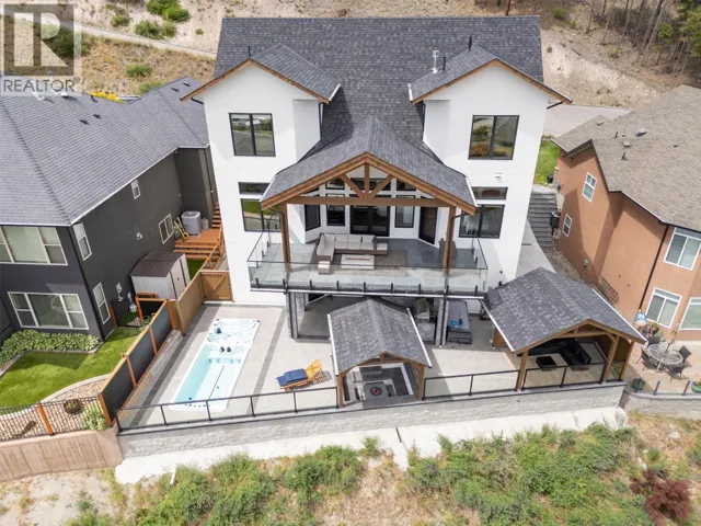 6121 Seymoure Lane, Peachland, British Columbia V0H1X4