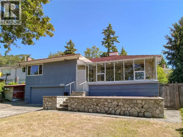 3933 Saanich Rd, Saanich, British Columbia V8X1Y7