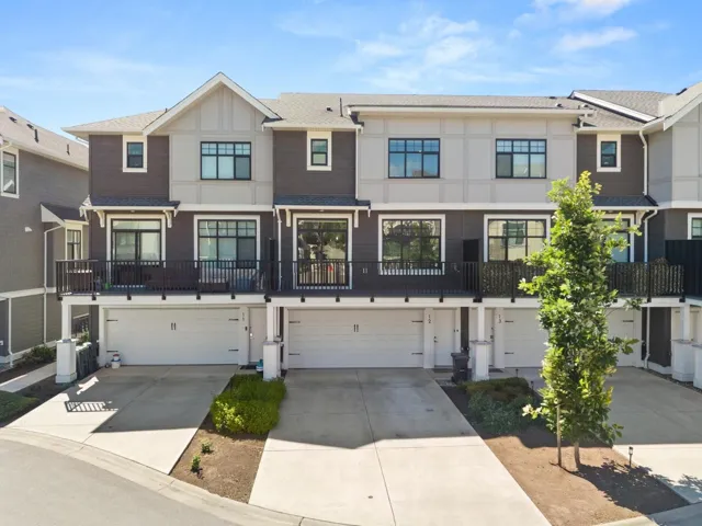 12 20261 72B AVENUE, Langley, British Columbia V2Y3M8