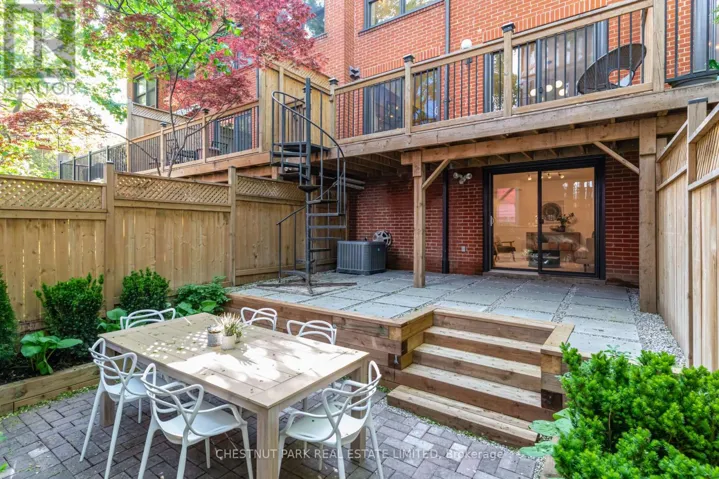 9 - 41 SPRUCE STREET, Toronto (Cabbagetown-South St. James Town), Ontario M5A2H8