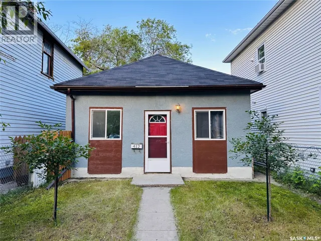 412 H AVENUE S, Saskatoon, Saskatchewan S7M1W5