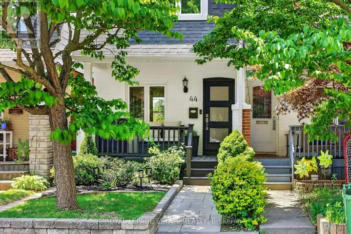 44 BASTEDO AVENUE, Toronto (Woodbine Corridor), Ontario M4C3M9