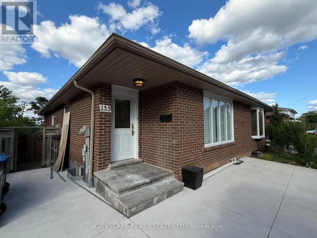 UPPER - 135 BONHAM BOULEVARD, Mississauga (Streetsville), Ontario L5M1C8