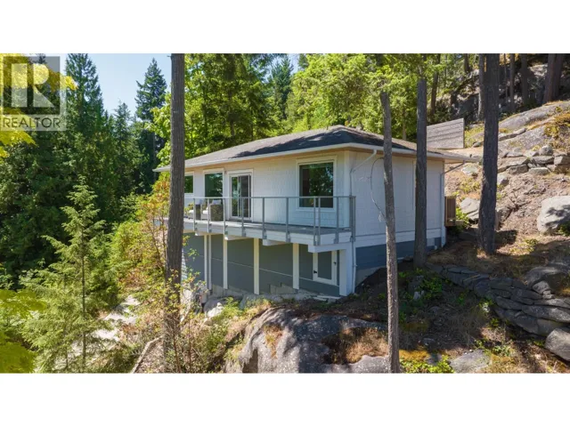 5673 SALMON DRIVE, Sechelt, British Columbia V0N3A0