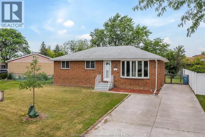 5210 QUEEN ELIZABETH DRIVE, Windsor, Ontario N8T1N3