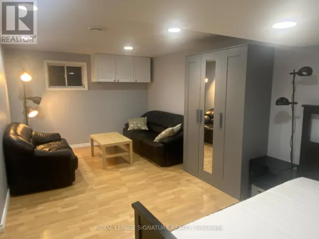 B-8 - 72 WHITEHORN CRESCENT, Toronto (Don Valley Village), Ontario M2J3B2